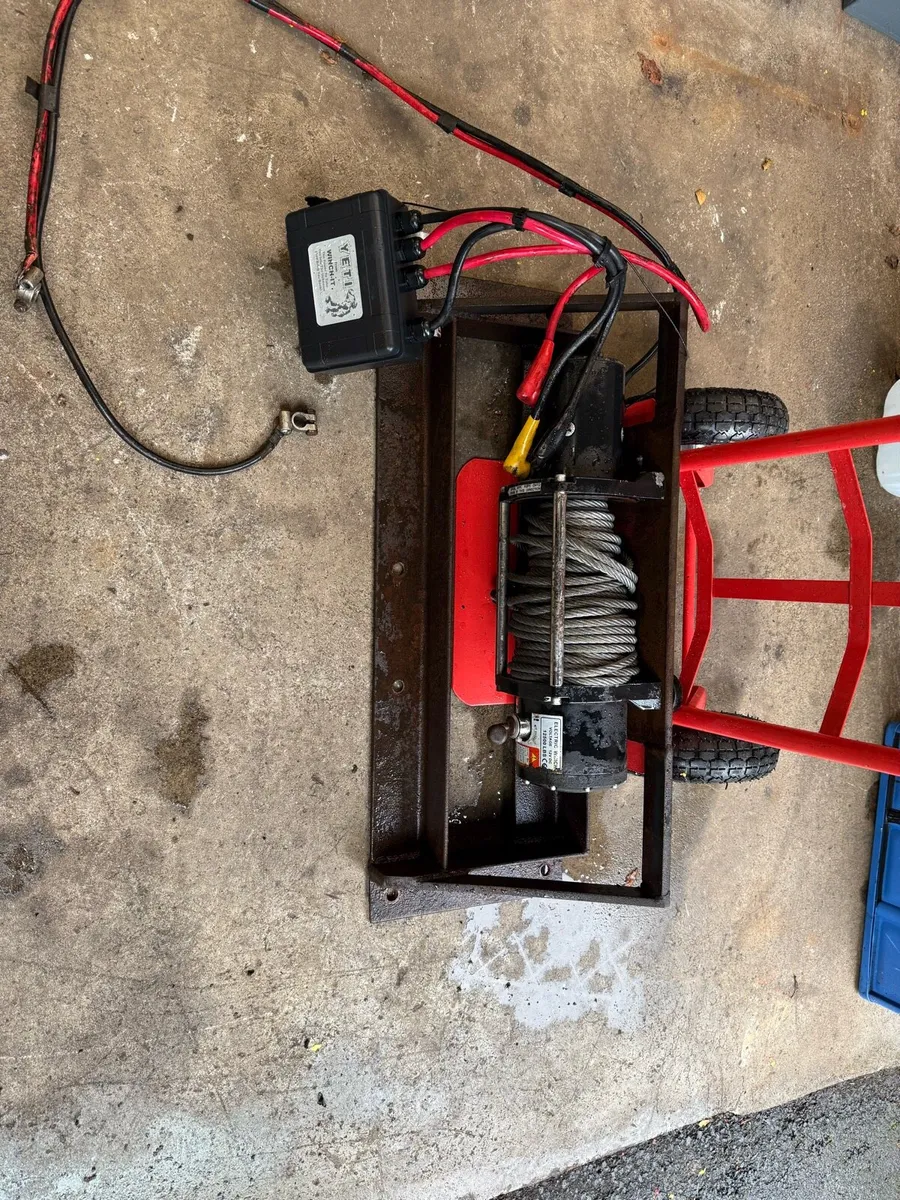 12 volt recovery winch  12500 lbs - Image 1