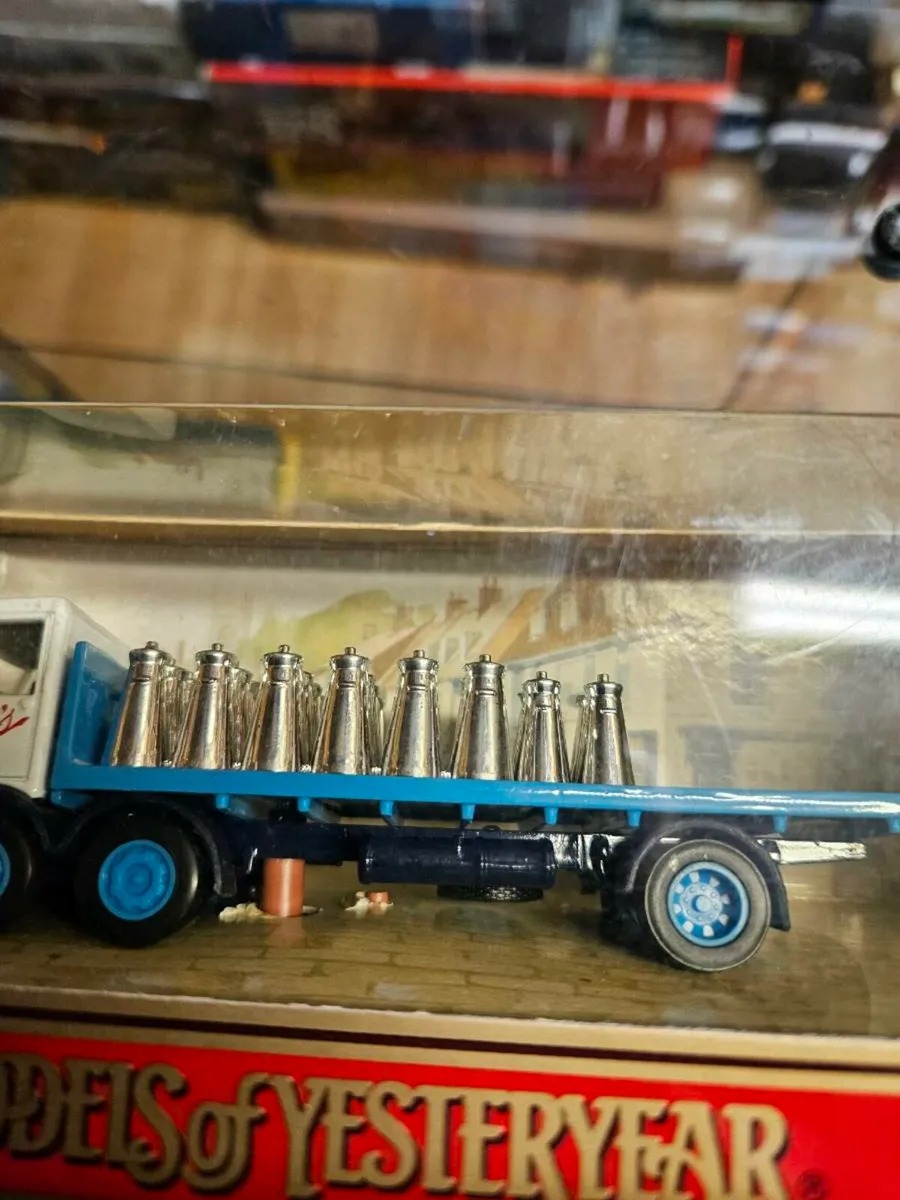 Matchbox Yesteryear Libbys Milk Truck - Image 4