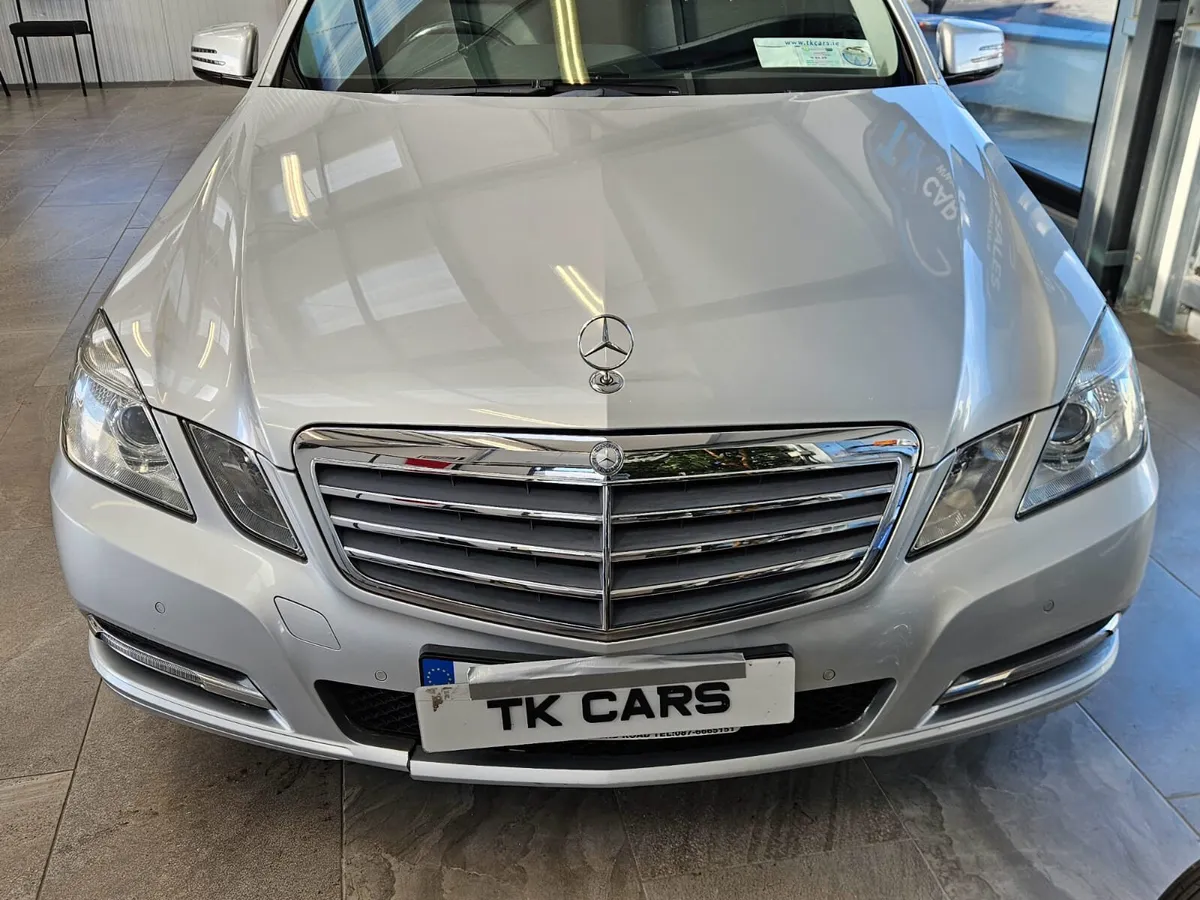 11 MERCEDES BENZ E CLASS 200 - Image 3