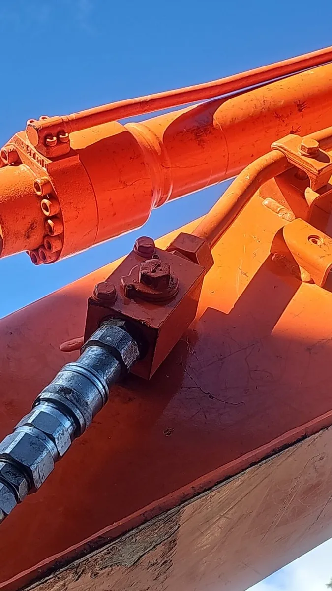 Hitachi Zaxis 130-5 - Image 3