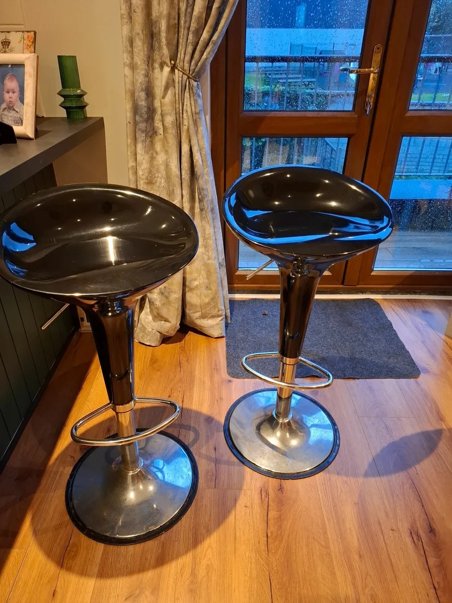 Bar stools x 2 - Image 1