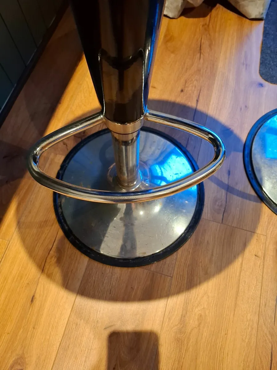 Bar stools x 2 - Image 2