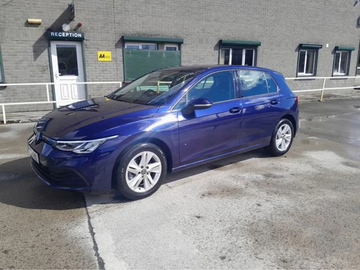 Volkswagen Golf Life 2.0 TDI 115HP 5DR - Image 3