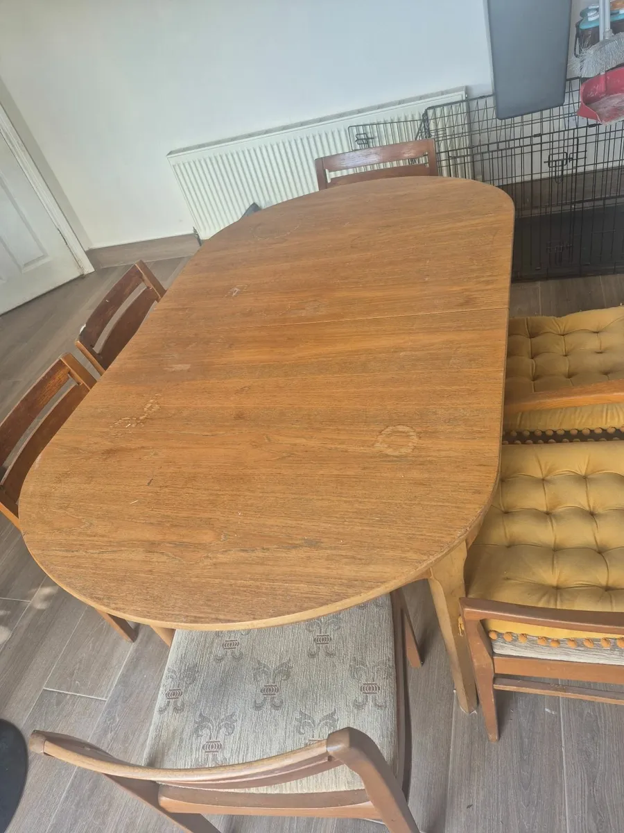Table and 6 chairs - Image 2
