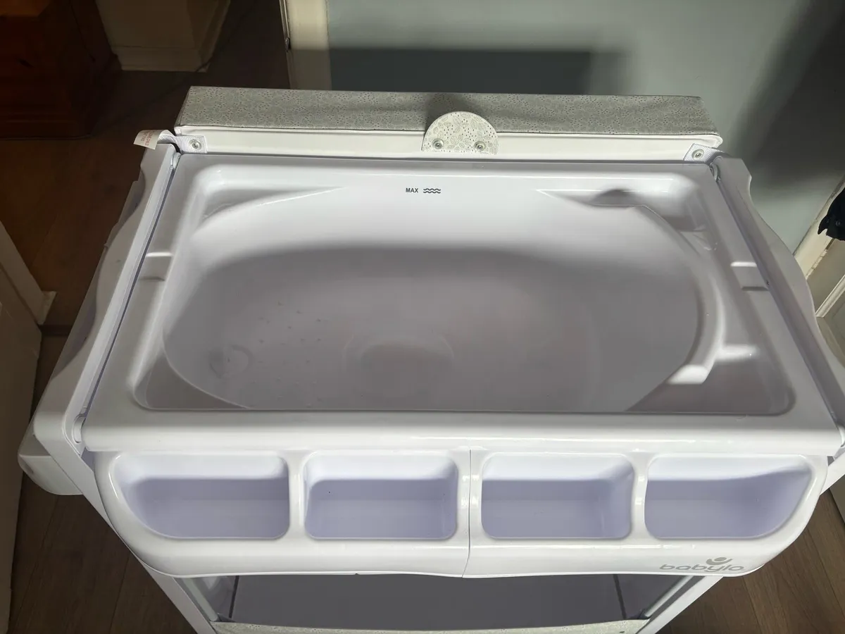 Babylo changing table and bath - Image 3