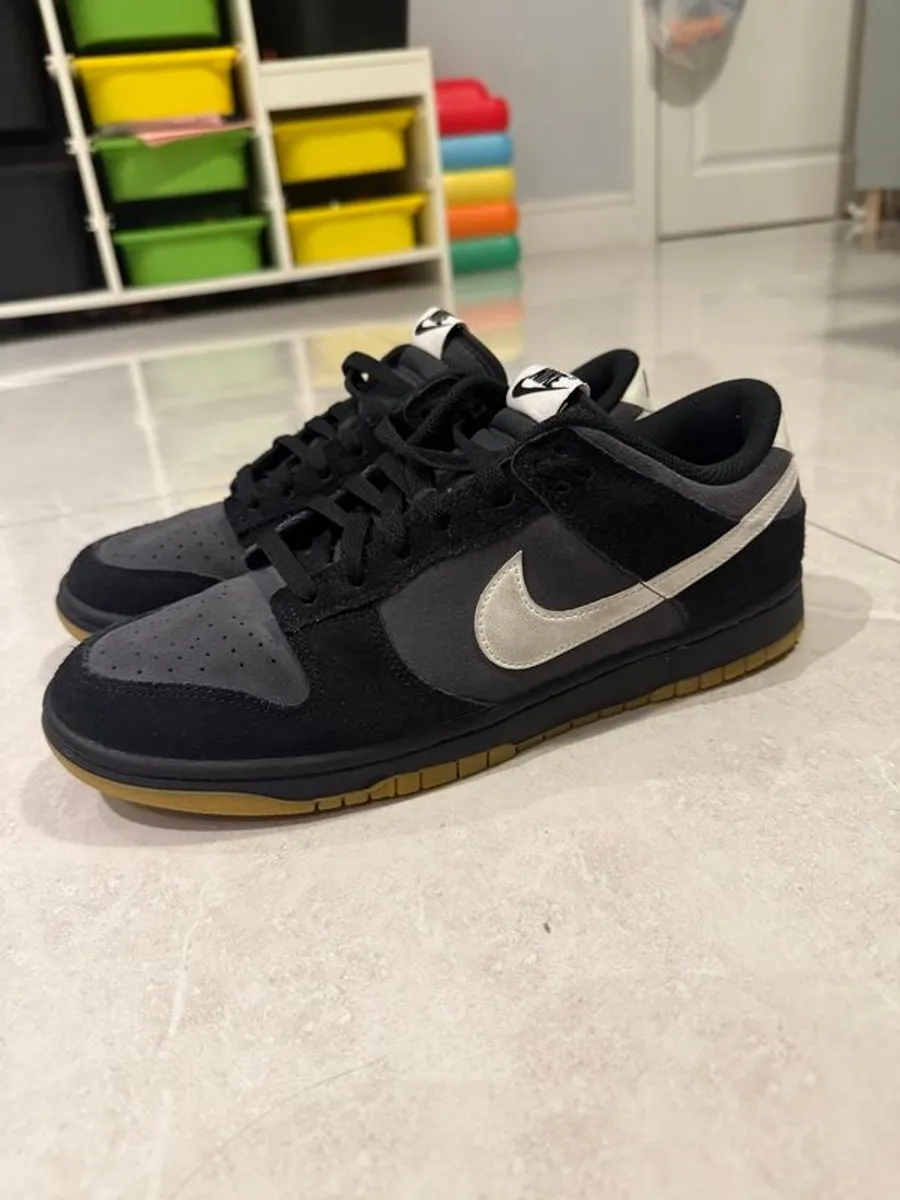 Nike dunks - Image 1