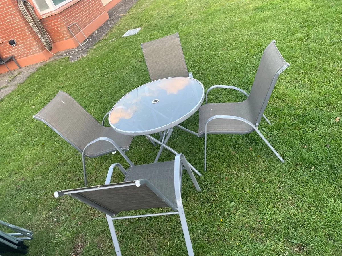 Garden table + 4 chairs as new - Image 1