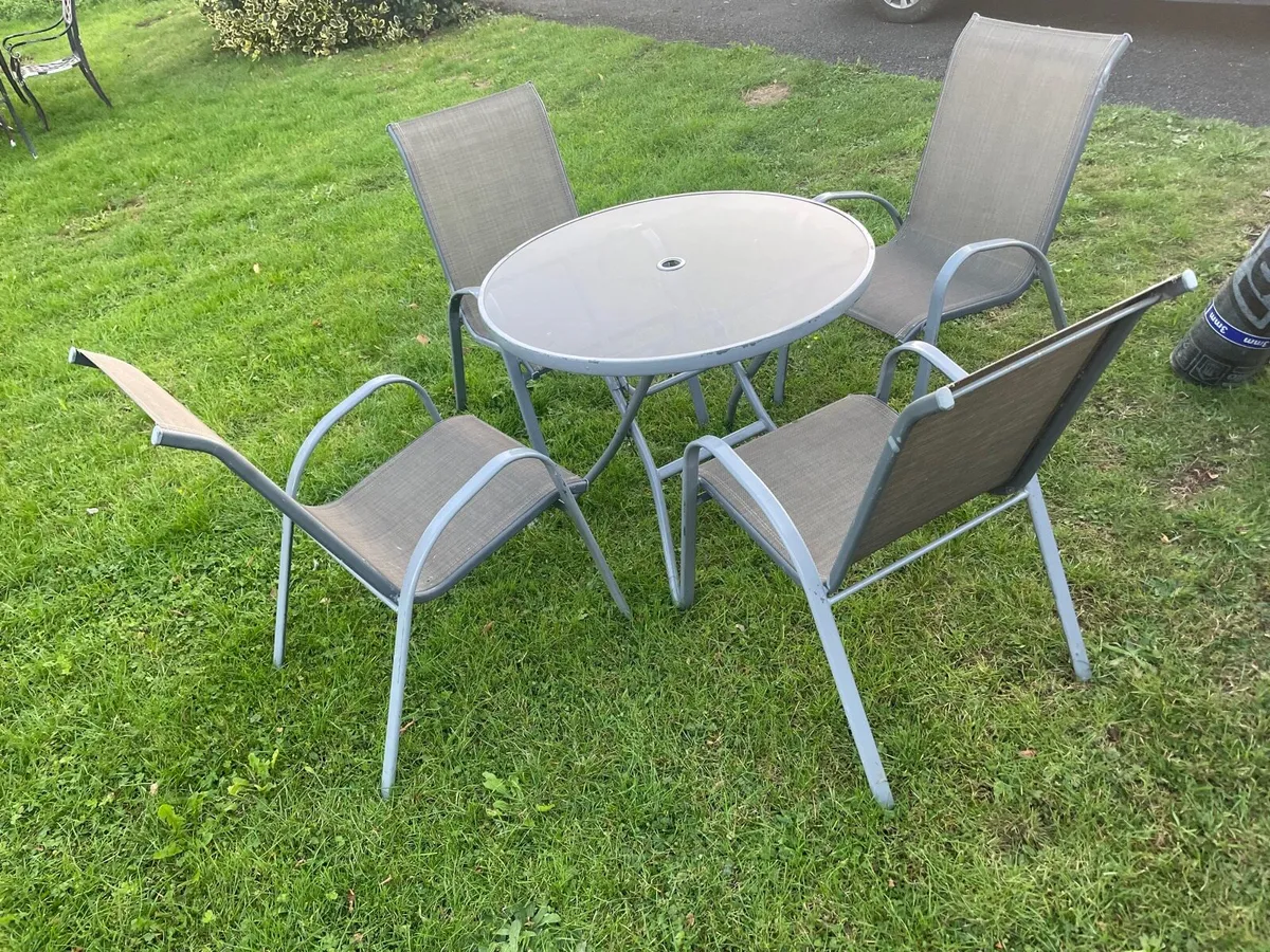 Garden table + 4 chairs as new - Image 3