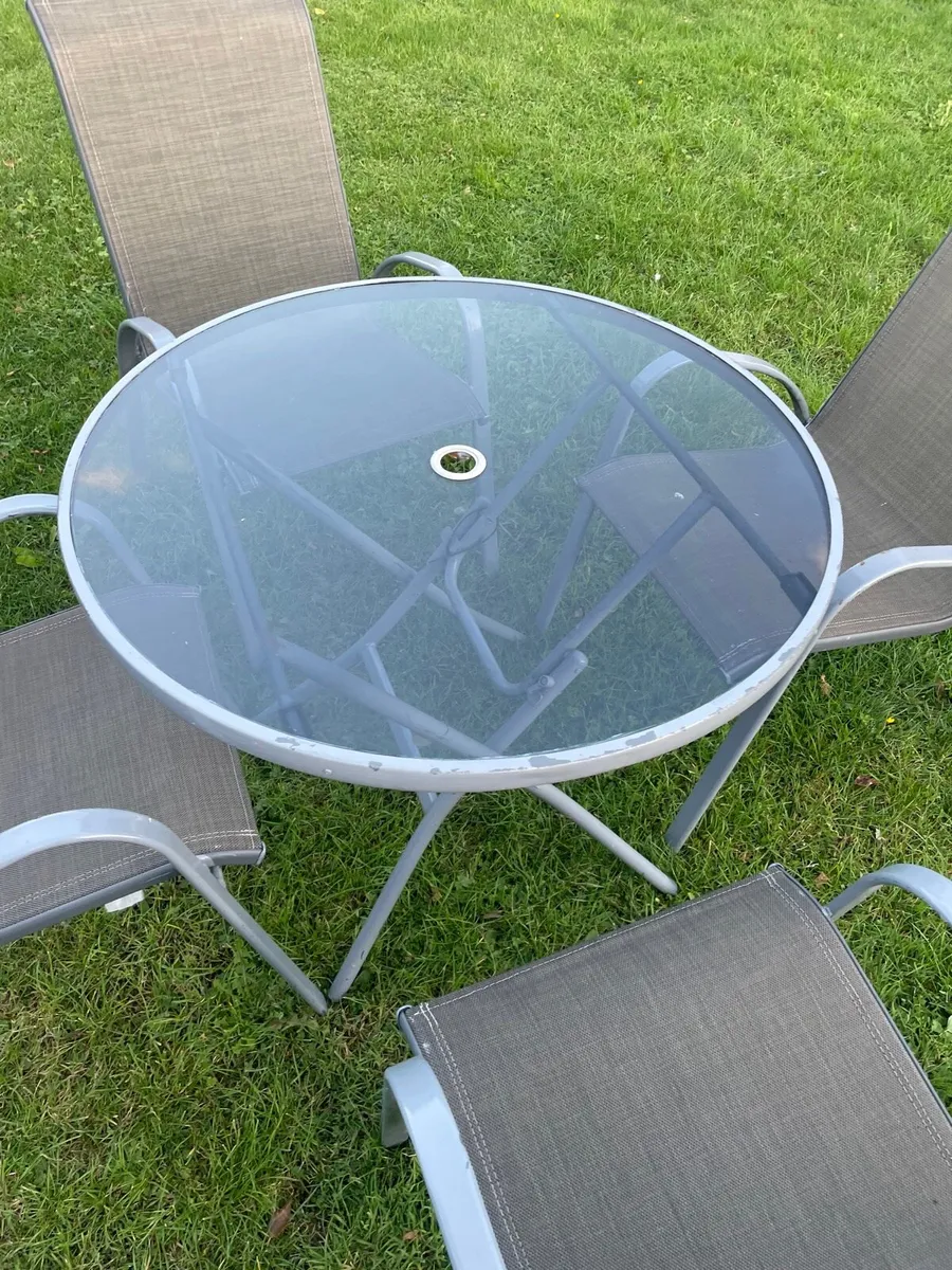 Garden table + 4 chairs as new - Image 4