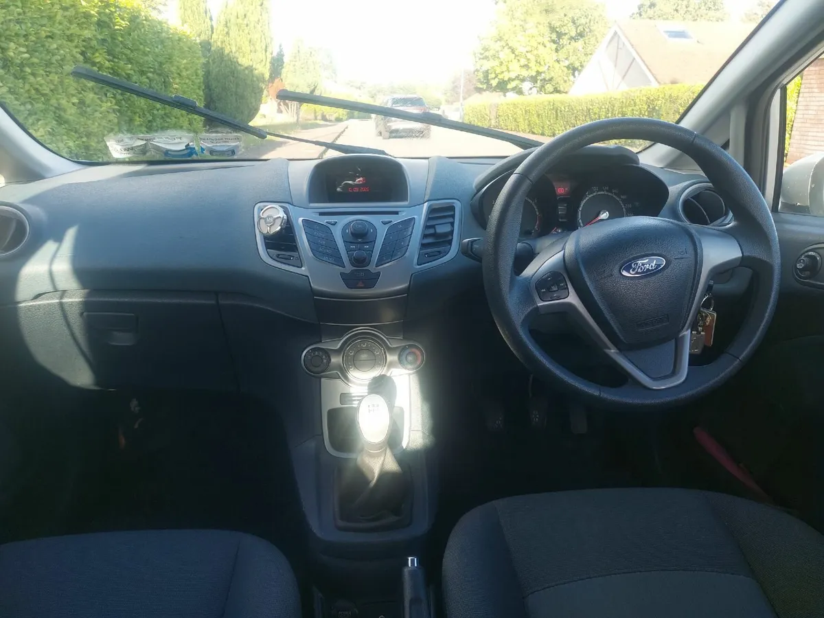 Ford Fiesta 2011 - Image 4