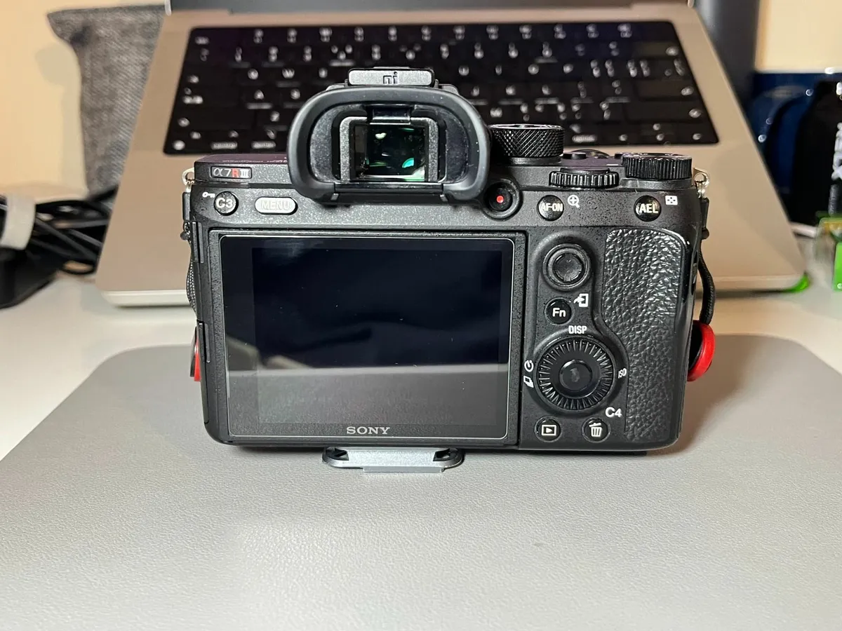 Sony A7R III Full-Frame Mirrorless Camera - Image 4