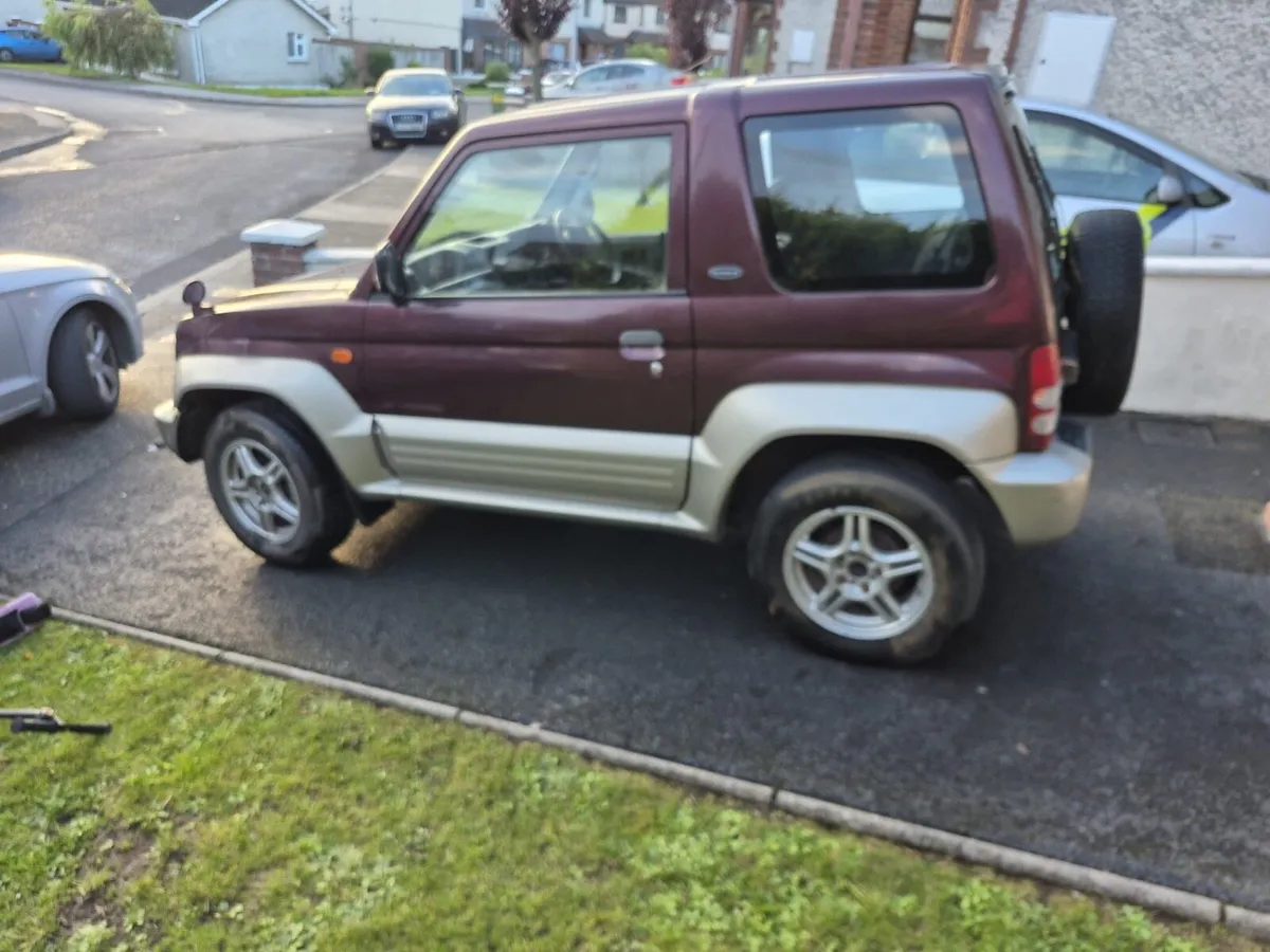 MITSUBISHI PAJERO - Image 2