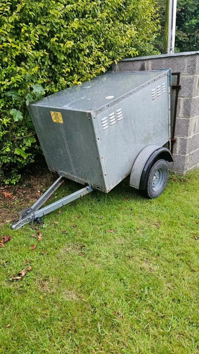 Box for sale - Image 1
