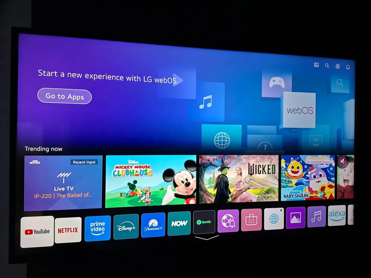 LG 50'' smart TV model 50UN73006LA - Image 1
