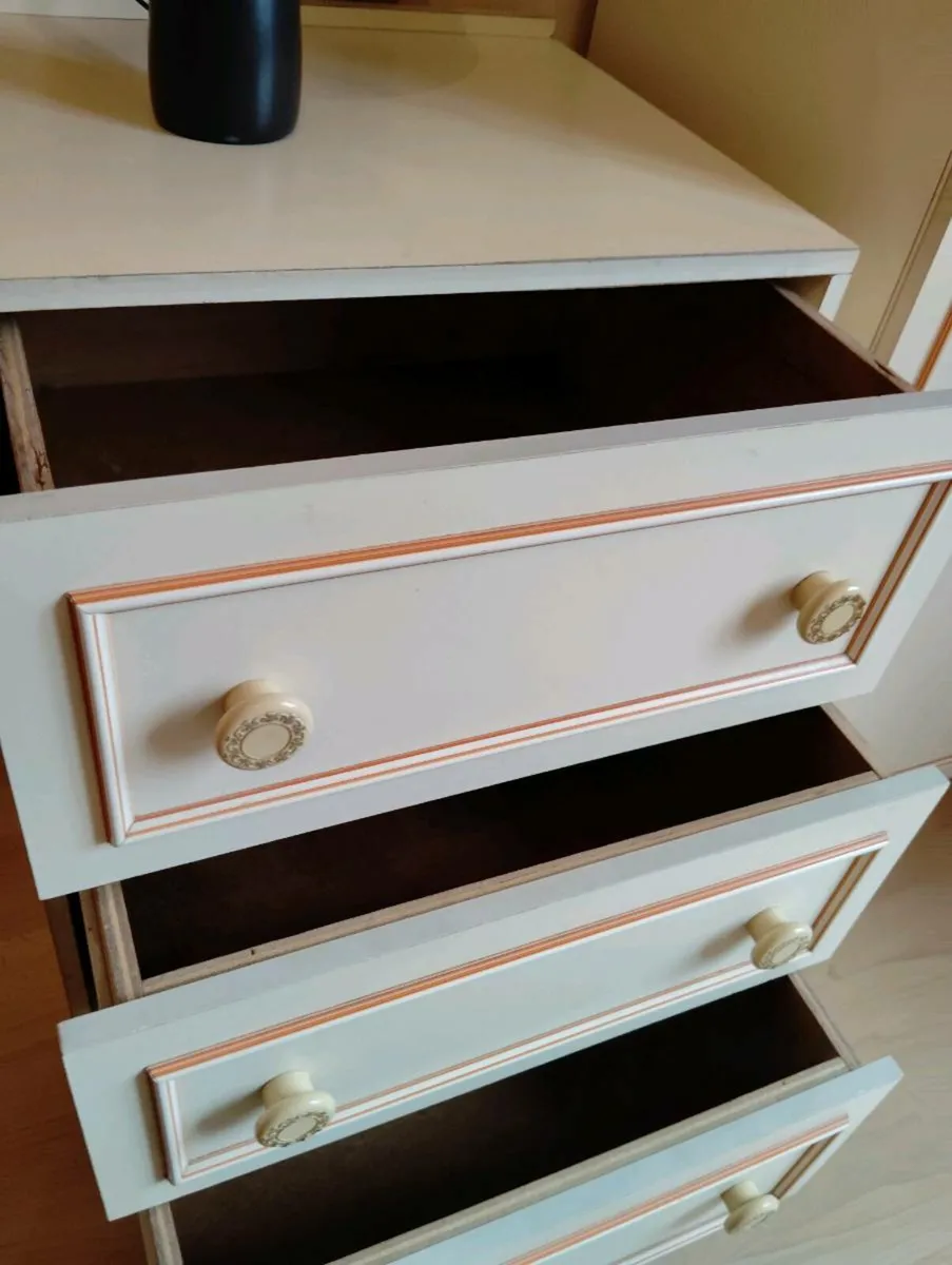 Wardrobe. - Image 3