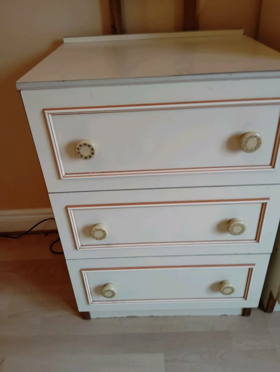 Wardrobe. - Image 4
