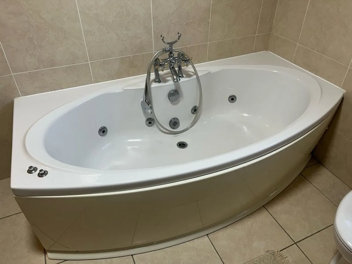 Jacuzzi bath for sale - Image 2