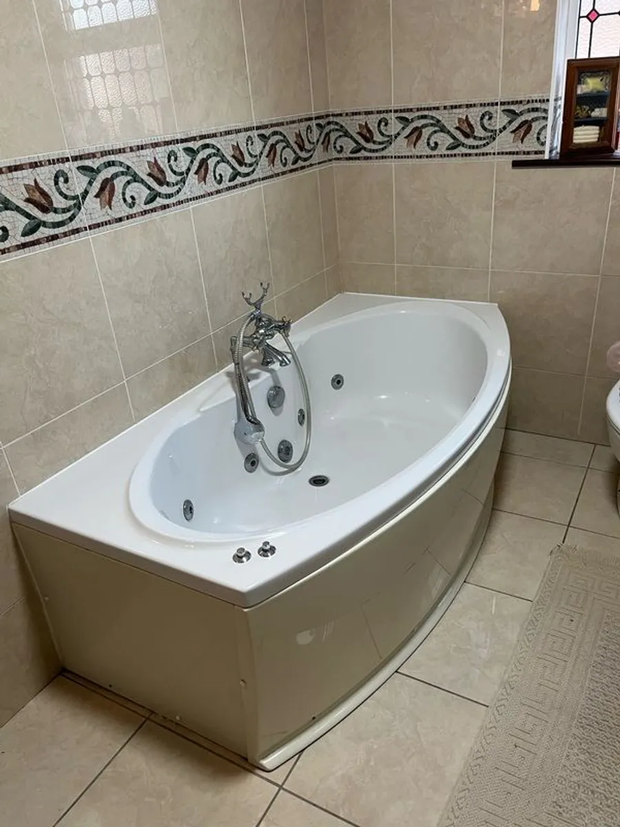 Jacuzzi bath for sale - Image 3
