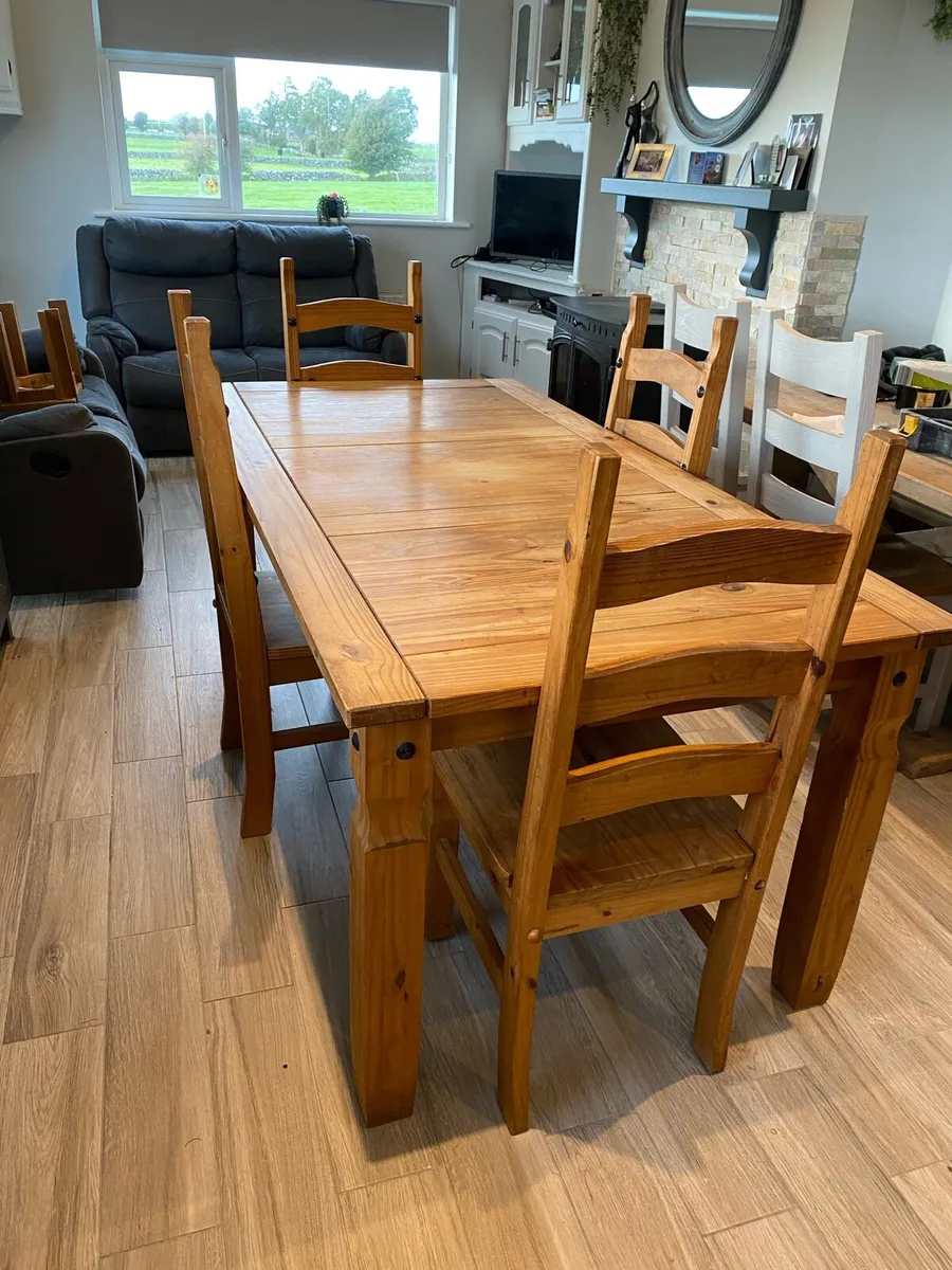 Kitchen table & chairs - Image 1
