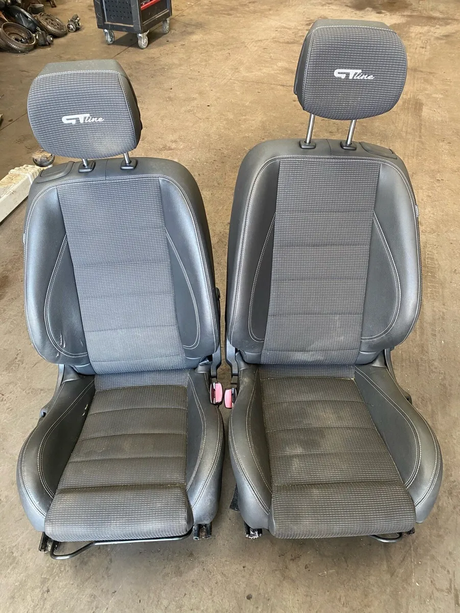 Front seats and door panels for Renault Megane GT - Image 1