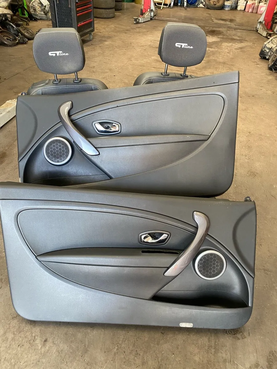 Front seats and door panels for Renault Megane GT - Image 2