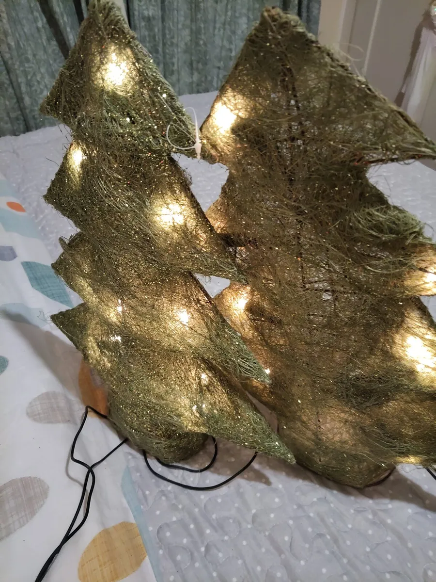 Electric small Christmas trees - Image 1