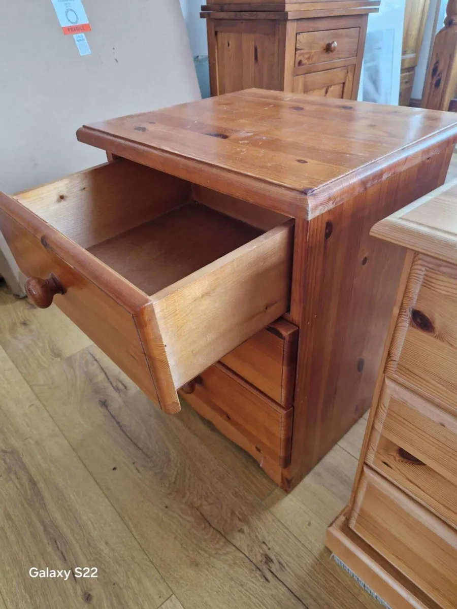 2 wooden quality bedside tables - Image 4