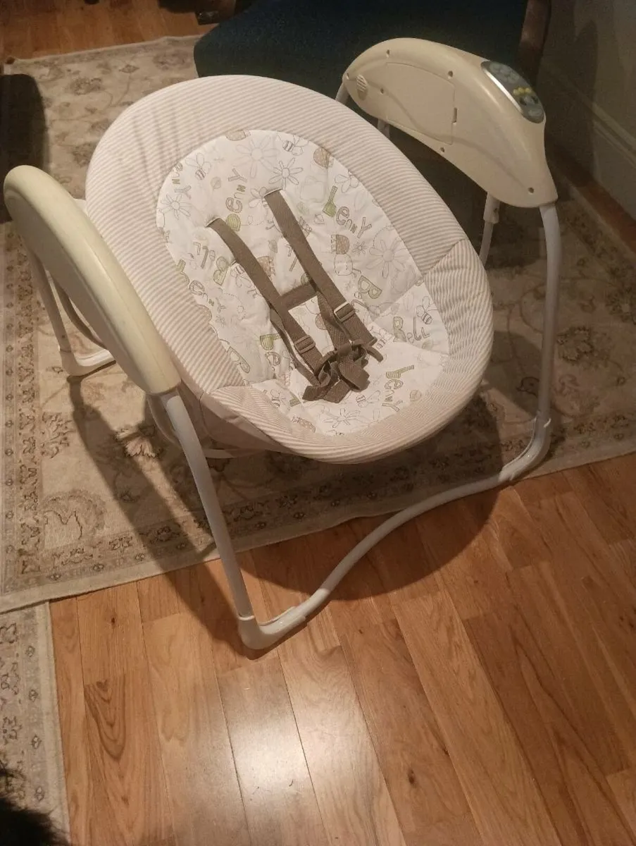 Beautiful baby Rocker plays music sound's - Image 1