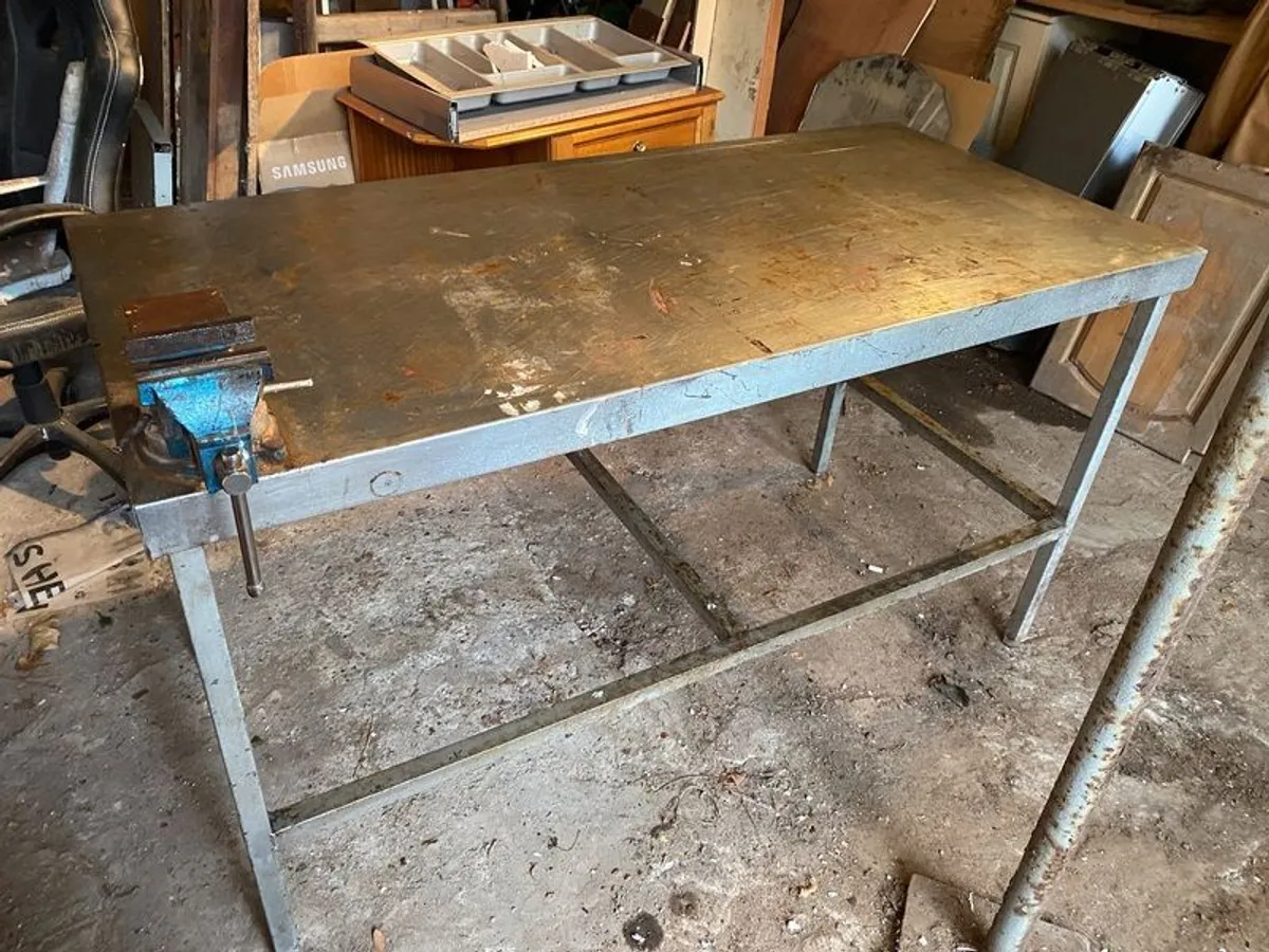 Metal work bench