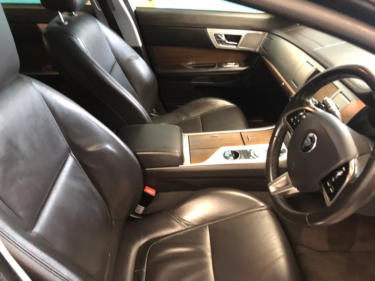 Jaguar XF LUXURY 2.2 - Image 2