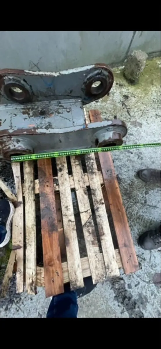 HYDRAULIC QUICK HITCH (60MM PINS) - Image 3