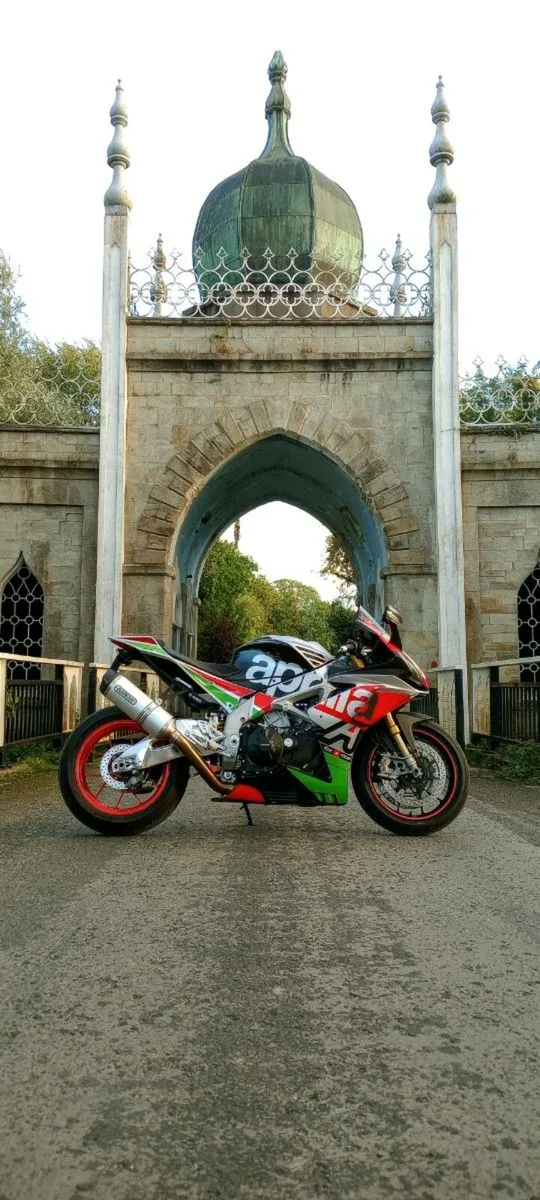 Aprilia rsv4 RF - Image 2