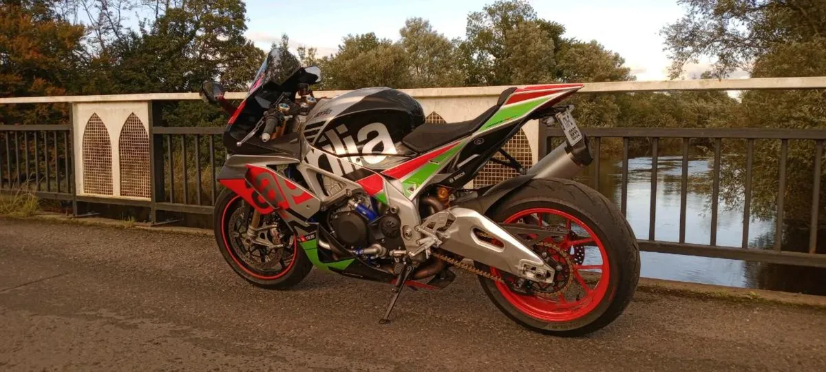 Aprilia rsv4 RF - Image 4