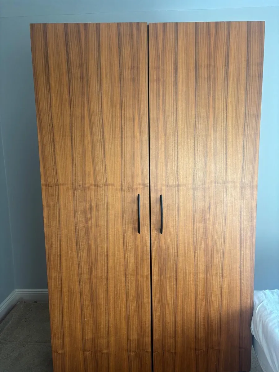 Wardrobe and chest of drawers - Image 1