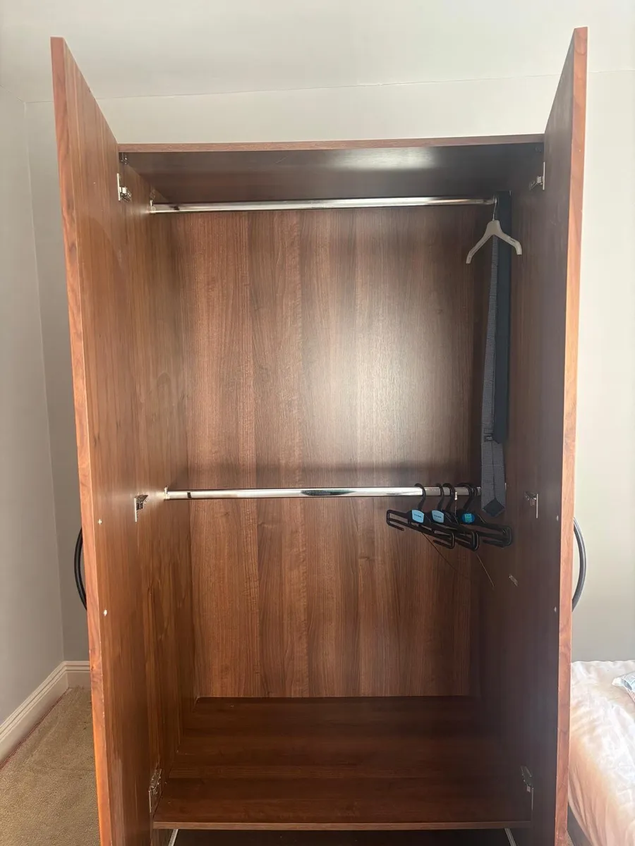 Wardrobe and chest of drawers - Image 2