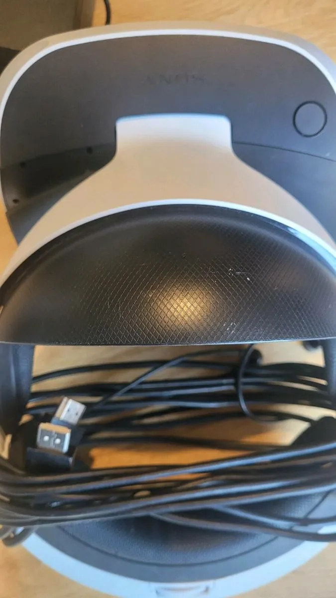 PS 4 VR Headset Bundle - Image 2