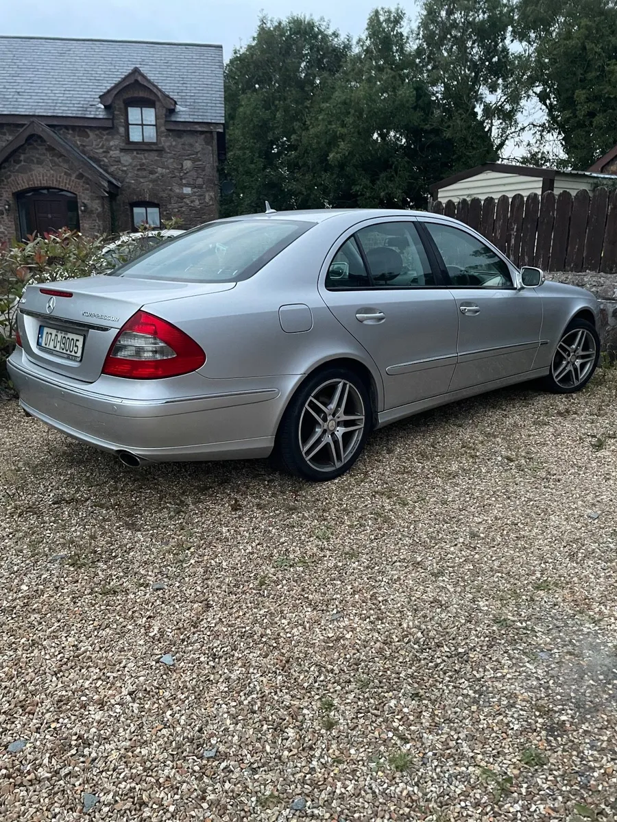 Mercedes-Benz E-Class 2007 - Image 2