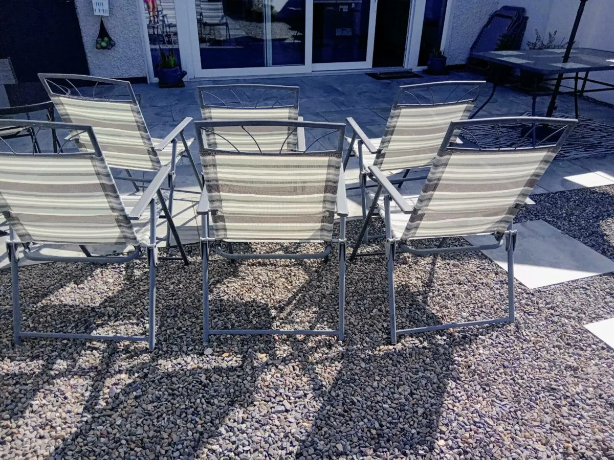 6 patio chairs - Image 1