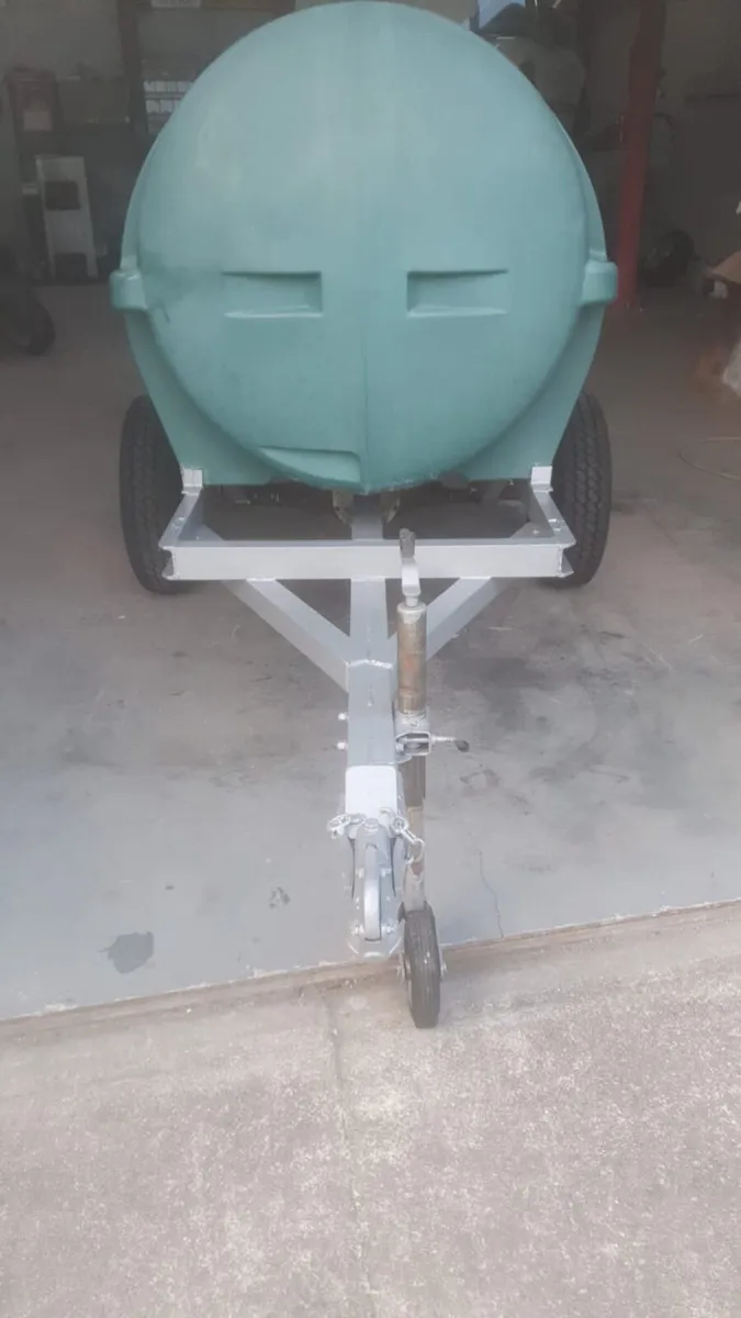 Water tank and trailer - Image 2