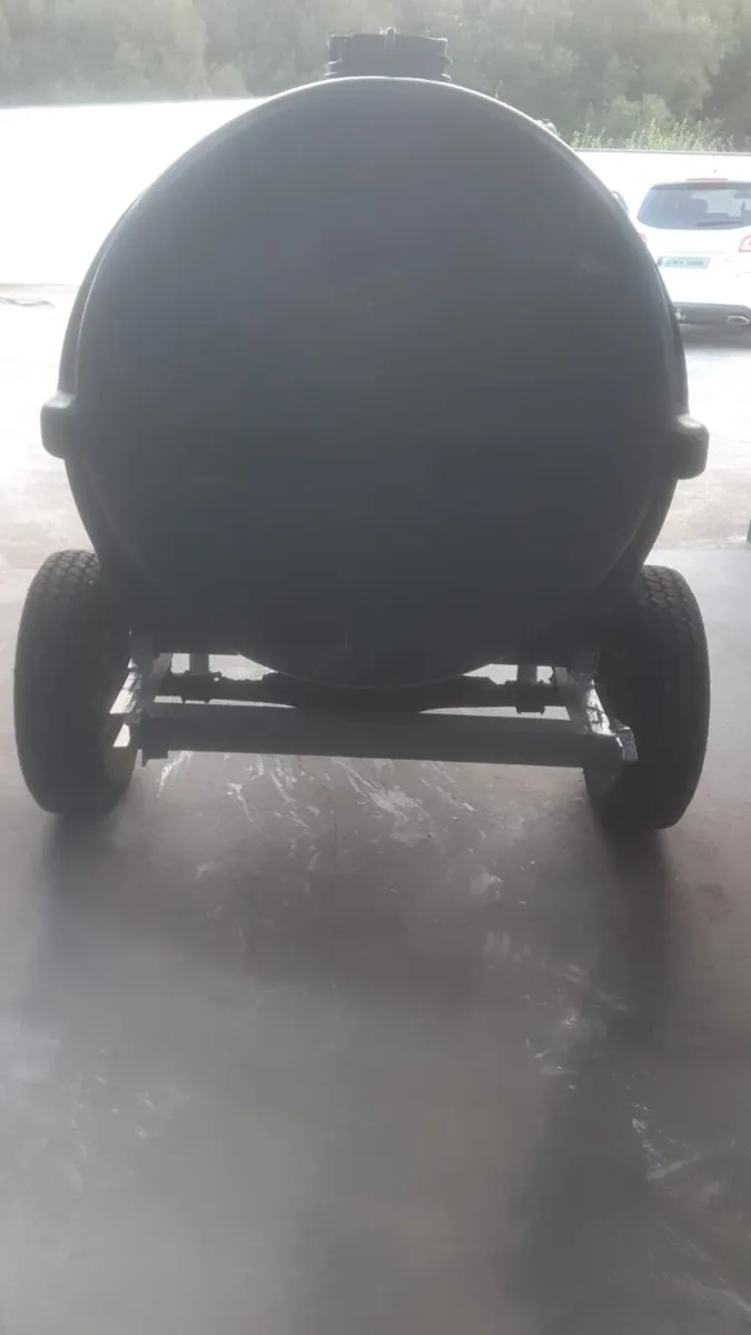 Water tank and trailer - Image 3