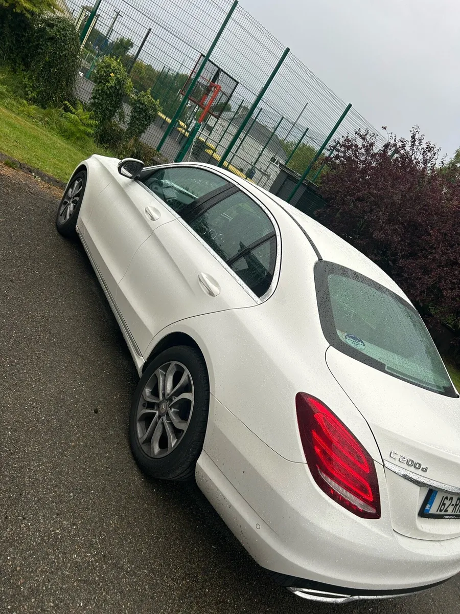 Mercedes C Clall - Image 4