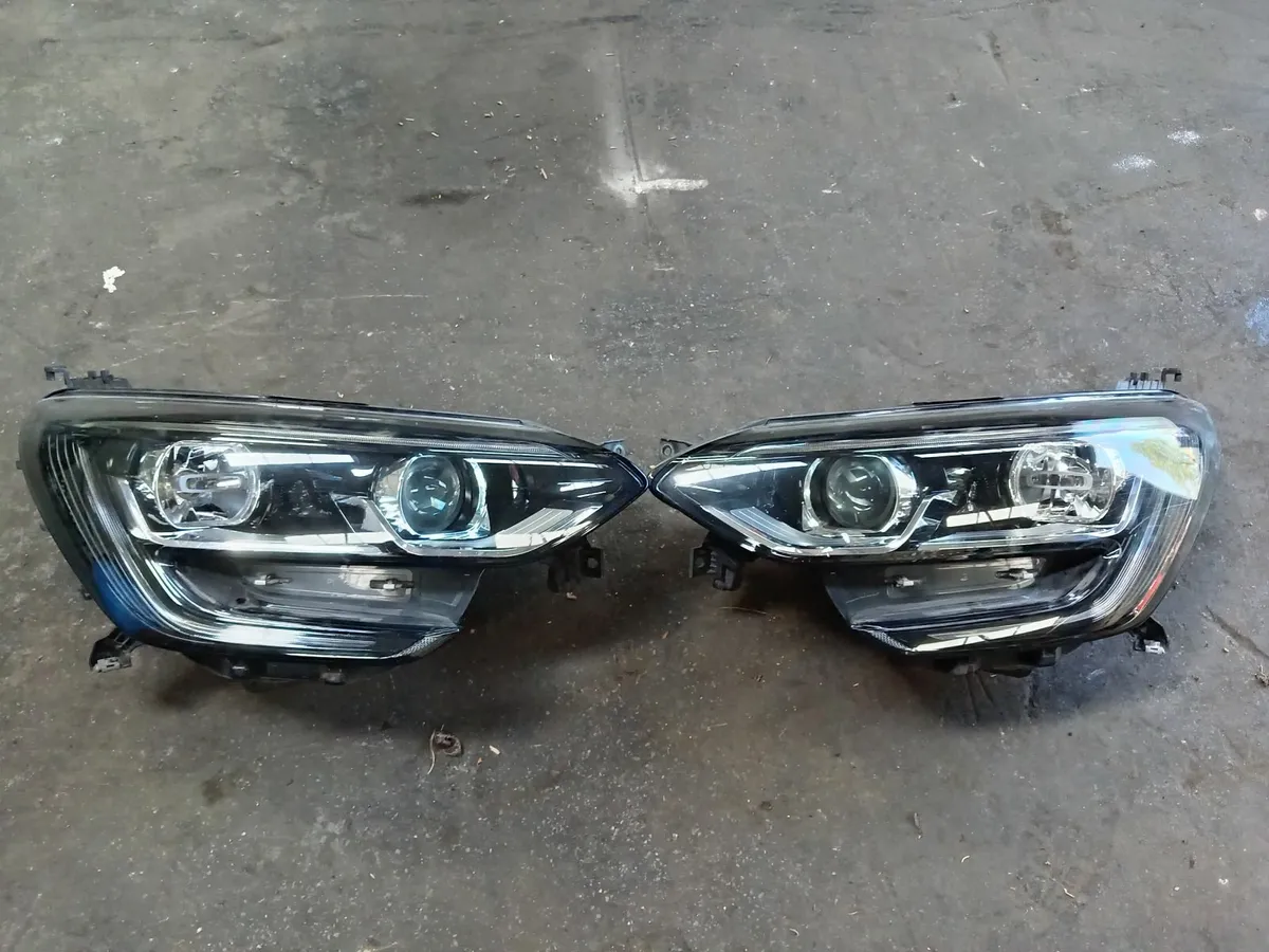 Renault Megane 2018 headlights - Image 1