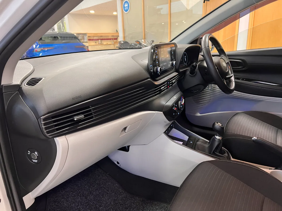 **ONLY 18,000 Kms** DELUXE PLUS 5DR **Finance Arra - Image 4