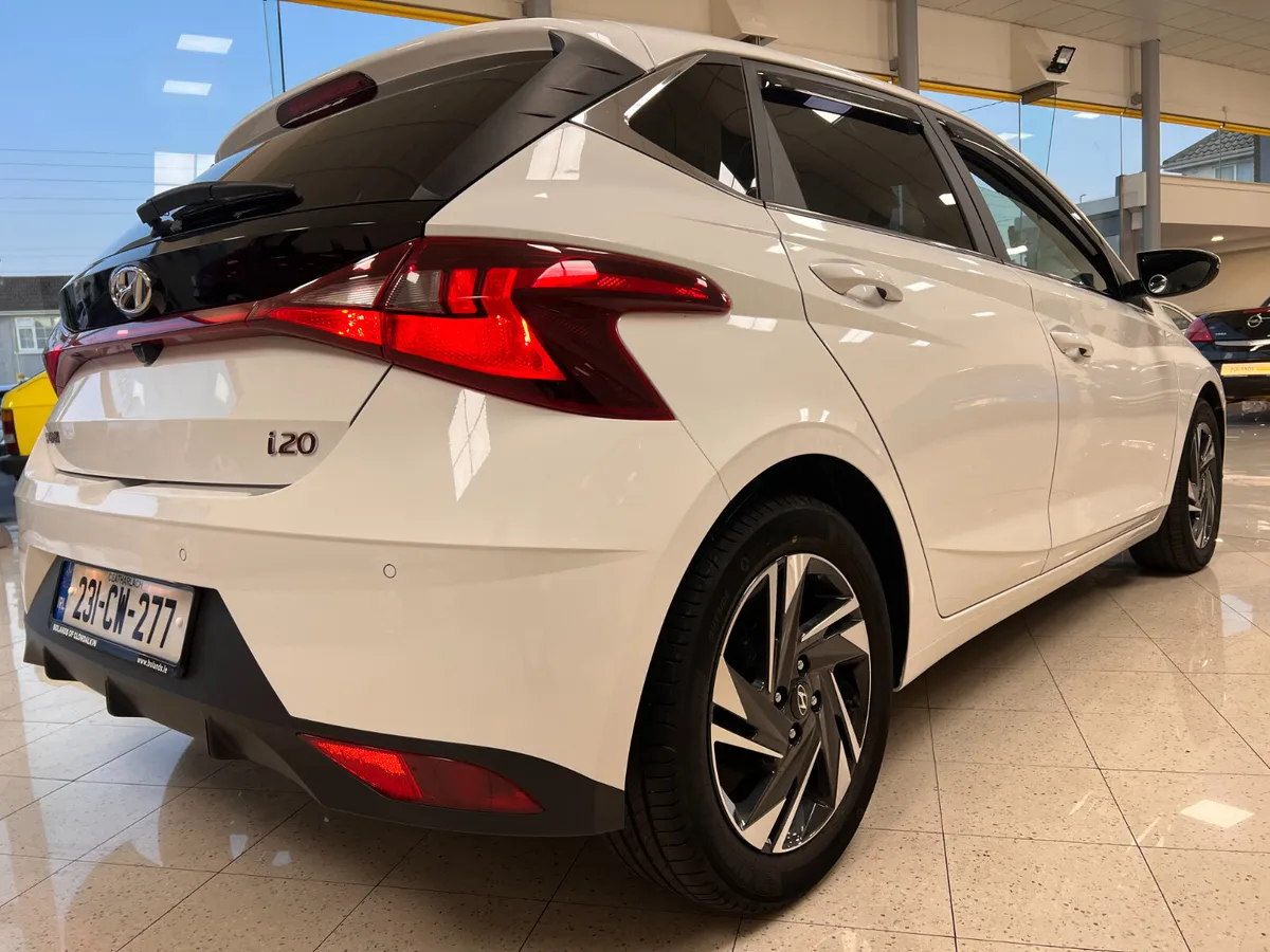 **ONLY 18,000 Kms** DELUXE PLUS 5DR **Finance Arra - Image 2