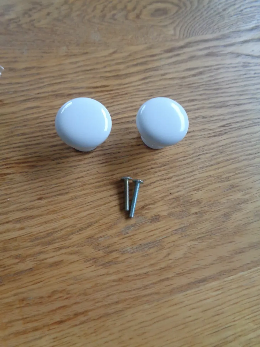 Ceramic Cupboard Knobs x 2 for Sale - Image 4