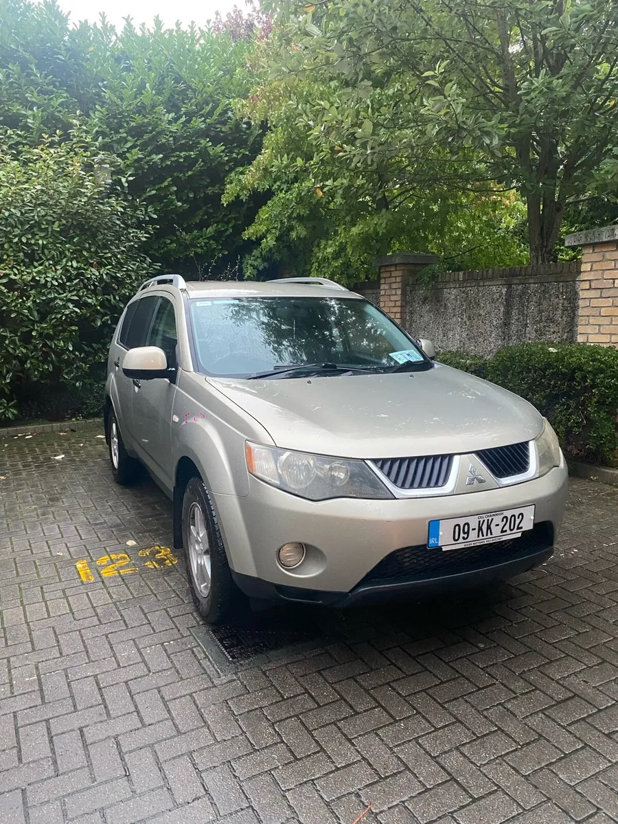 Mitsubishi Outlander - Image 1