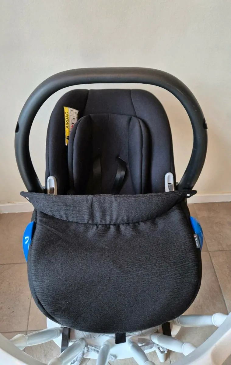 Venicci car seat - Image 2