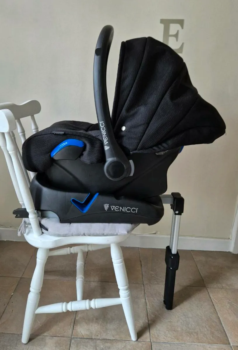Venicci car seat - Image 1
