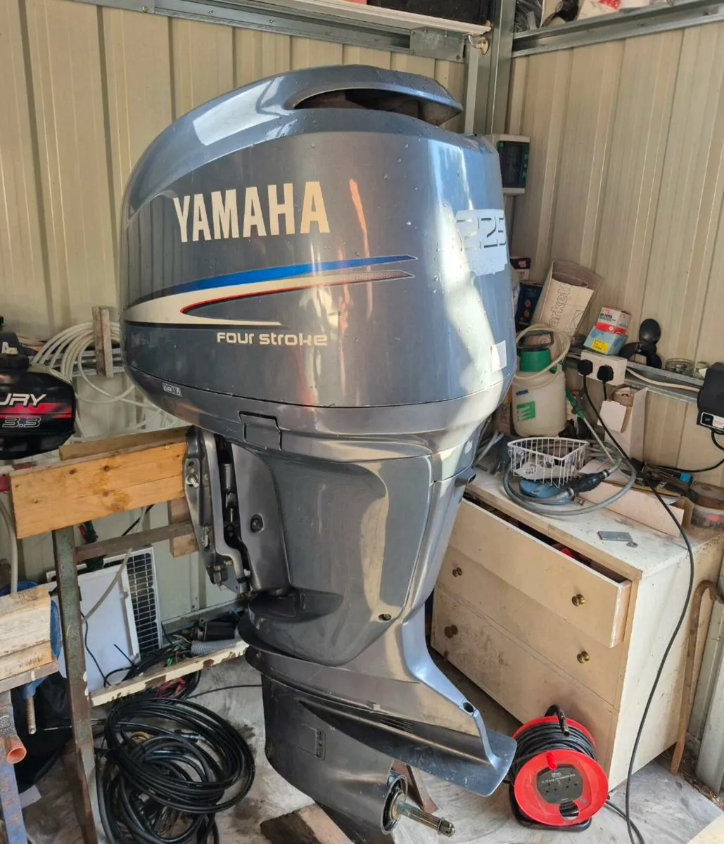 Yamaha f225 efi 4 stroke boat outboard motor - Image 1