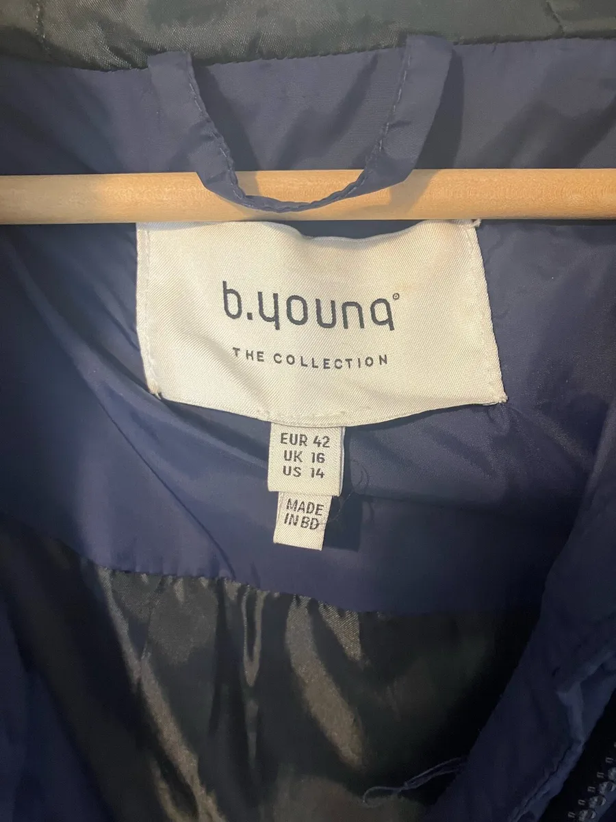 Navy puffer jacket - Image 3